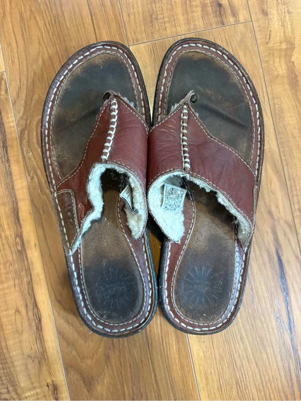 Y2K UGG Nash Brown Leather Sheepskin Thong Sandals Women’s Size 8 summer travel